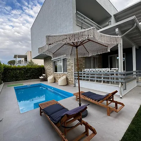 Villa 17 *