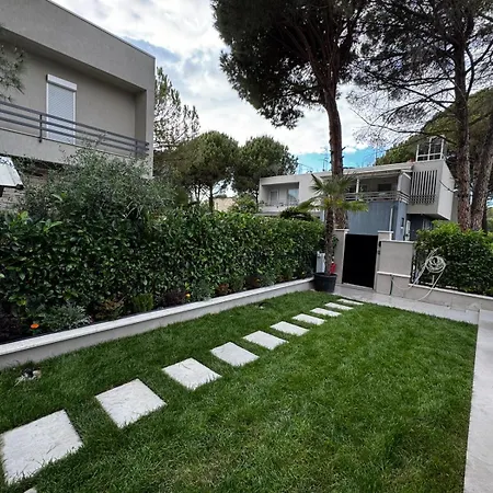 Villa 17 *